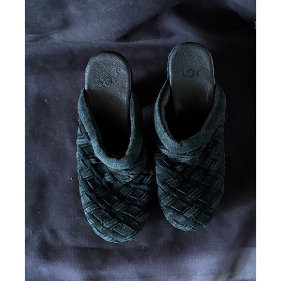 Women’s UGG Kaylee Black Suede Wooden Platform Clog Mules Stud Braid, size 6 - Picture 2 of 7